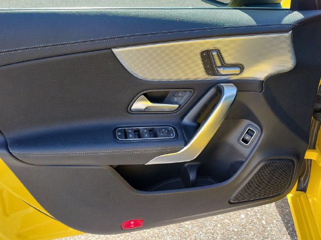 Used 2022 Mercedes-Benz CLA 250 image 18