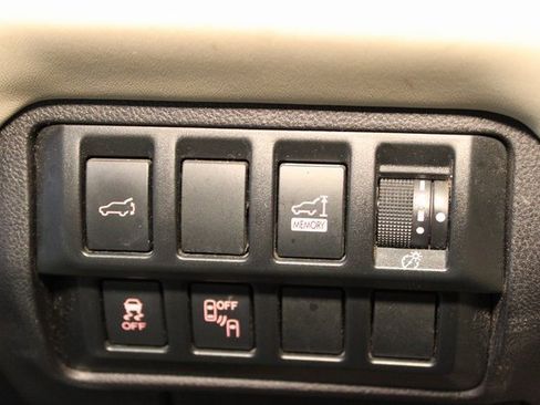 Used 2019 Subaru Ascent Touring image 18