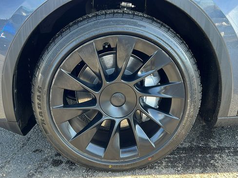 Used 2023 Tesla Model Y Long Range AWD/4WD image 10