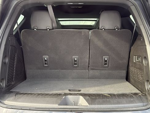 Used 2023 GMC Yukon SLT w/ SLT Luxury Package image 31