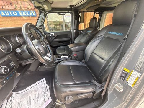Used 2023 Jeep Wrangler Unlimited Rubicon 4xe w/ Cold Weather Group AWD/4WD image 17