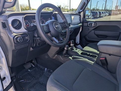 Used 2024 Jeep Gladiator Sport image 22