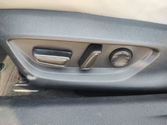Used 2025 Toyota Camry SE FWD image 27