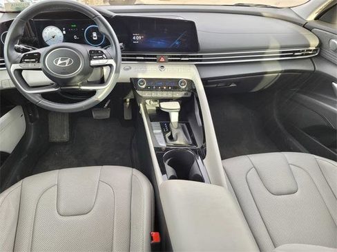 Used 2024 Hyundai Elantra Limited image 12