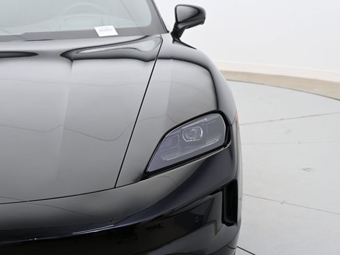 Certified 2025 Porsche Taycan image 12