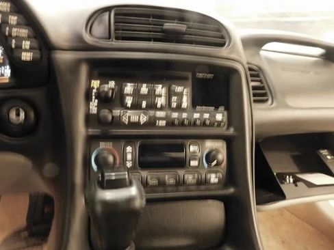 Used 2001 Chevrolet Corvette w/ Preferred Equipment Group2 image 30