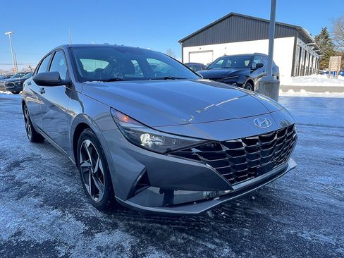 Used 2021 Hyundai Elantra Limited image 9