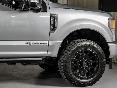 Used 2022 Ford F250 Platinum w/ FX4 Off-Road Package AWD/4WD image 7