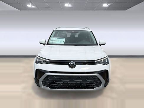 New 2026 Volkswagen Taos SE FWD image 6