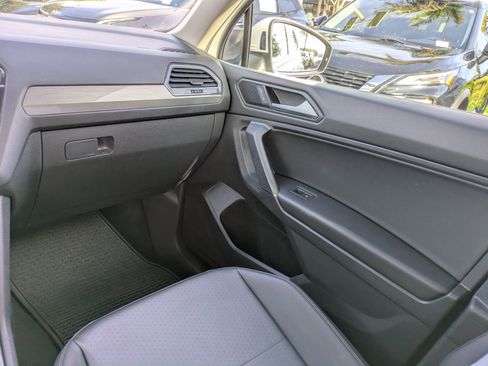 Used 2020 Volkswagen Tiguan SE w/ Panoramic Sunroof Package FWD image 14
