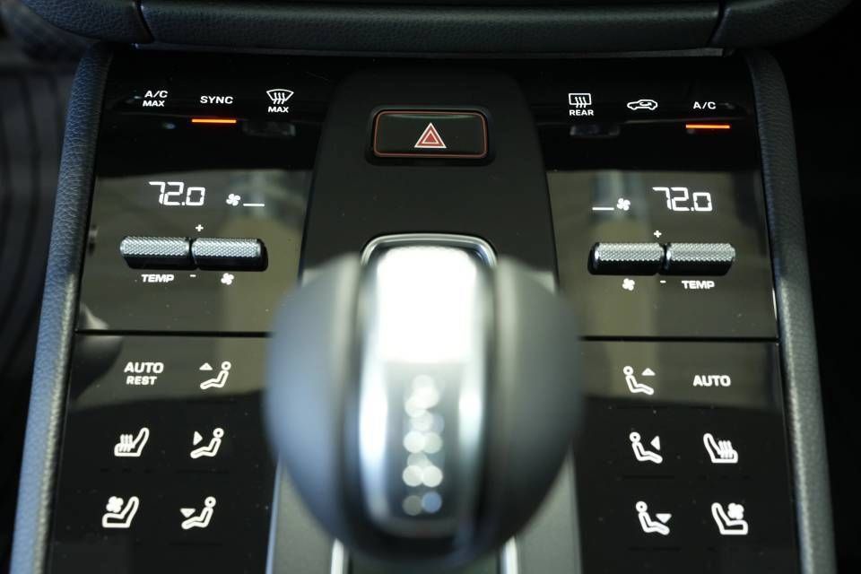 Certified 2026 Porsche Macan AWD/4WD image 21