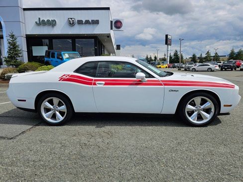 Used 2014 Dodge Challenger R/T image 2