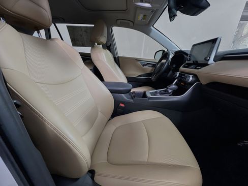 Used 2022 Toyota RAV4 Limited image 31
