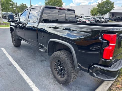 Used 2024 Chevrolet Silverado 2500 ZR2 w/ Technology Package AWD/4WD image 8