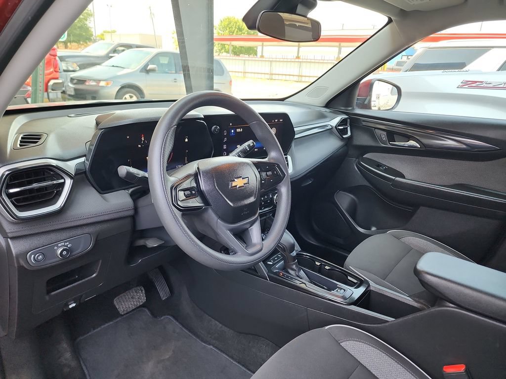 Used 2025 Chevrolet TrailBlazer LT AWD/4WD image 14