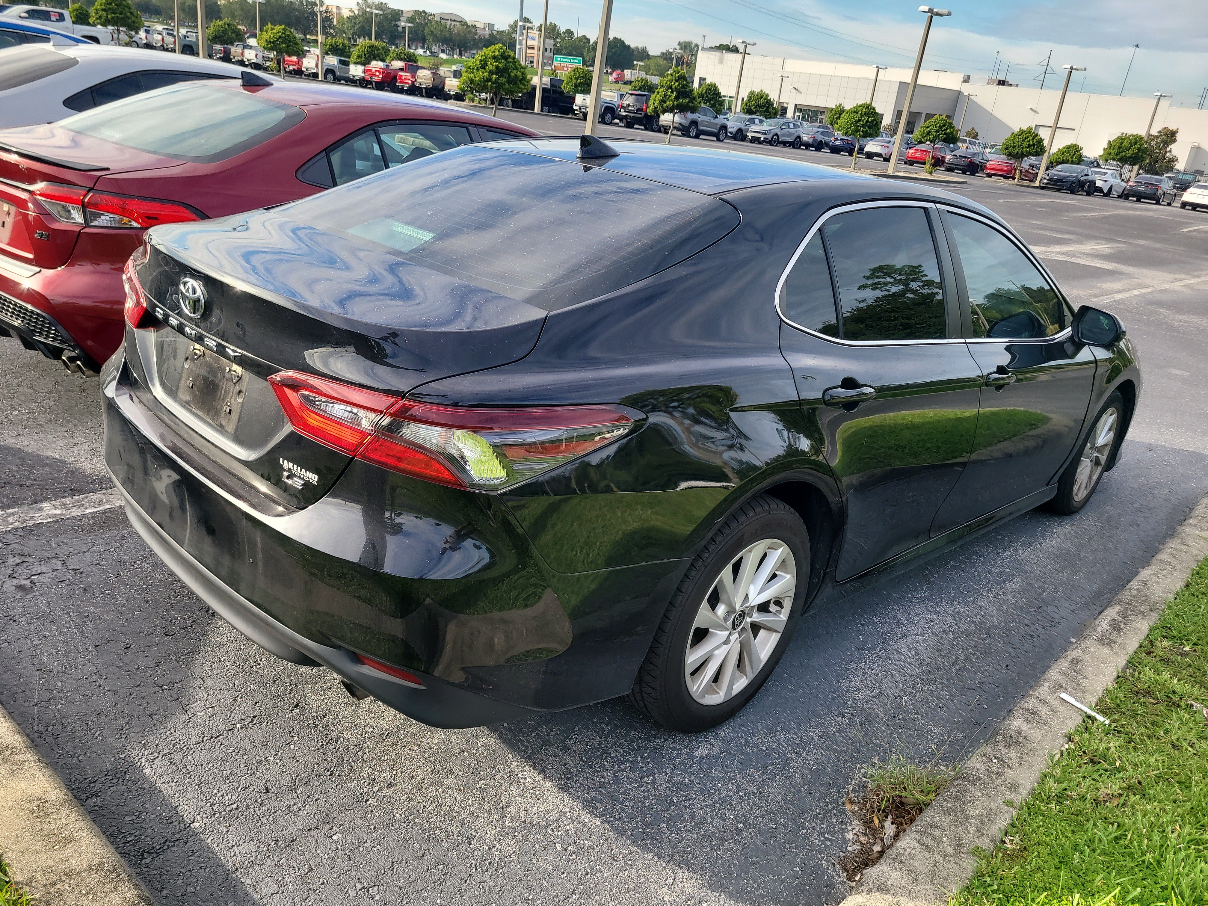 Used 2022 Toyota Camry LE FWD image 7