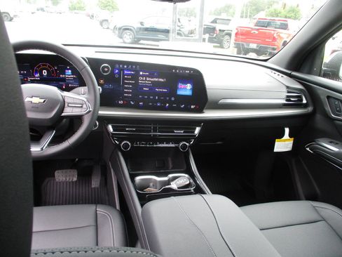 New 2026 Chevrolet Traverse LT w/ Driver Confidence Package image 13