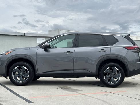 Used 2025 Nissan Rogue SV AWD/4WD image 7