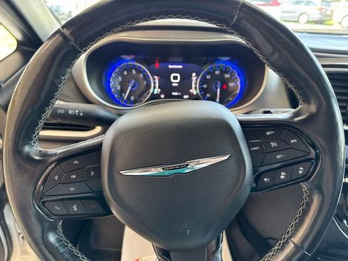 Used 2020 Chrysler Pacifica Touring-L w/ Advanced Safetytec Group AWD/4WD image 16