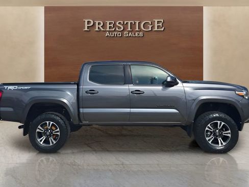 Used 2019 Toyota Tacoma TRD Sport image 12