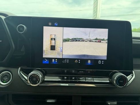 Used 2023 Chevrolet Colorado Trail Boss w/ Technology Package AWD/4WD image 22