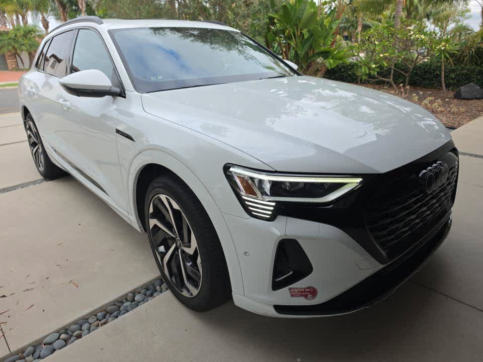Used 2024 Audi Q8 e-tron Premium Plus AWD/4WD image 3