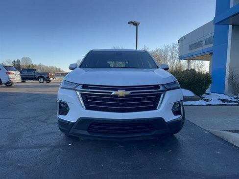 Used 2022 Chevrolet Traverse LT image 2