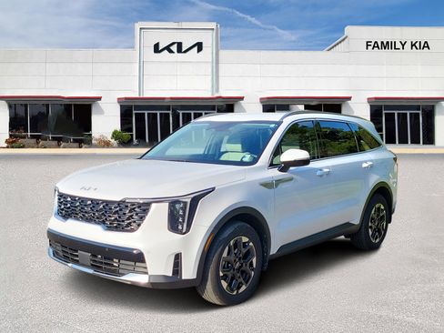 Certified 2025 Kia Sorento S FWD image 3