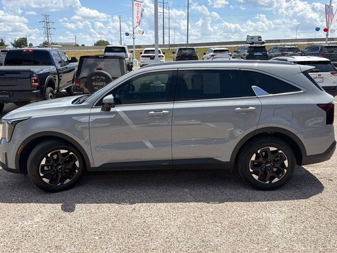 Used 2024 Kia Sorento S w/ Panoramic Sunroof Package FWD image 6