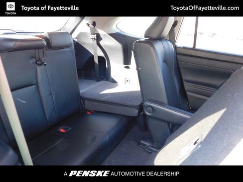 Used 2021 Toyota Highlander XLE image 5