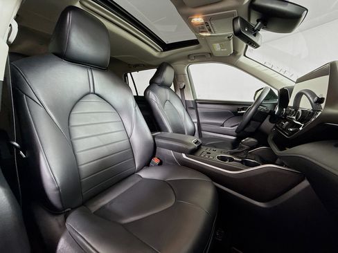 Certified 2024 Toyota Highlander XLE AWD/4WD image 28