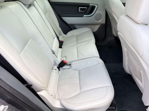 Used 2017 Land Rover Discovery Sport HSE image 28