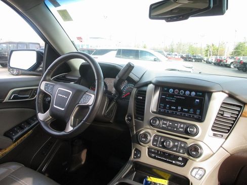 Used 2017 GMC Yukon Denali w/ Open Road Package image 27