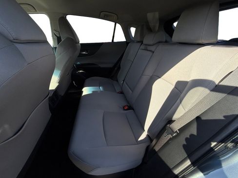 Used 2022 Toyota Venza image 16