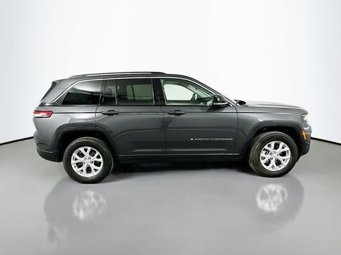 Used 2024 Jeep Grand Cherokee Limited w/ Luxury Tech Group II image 4