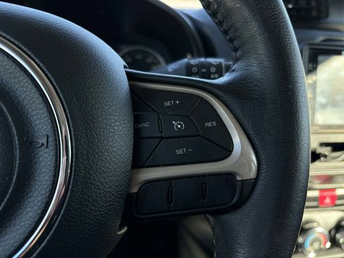 Used 2017 Jeep Renegade Latitude image 21