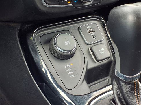 Used 2018 Jeep Compass Limited AWD/4WD image 13
