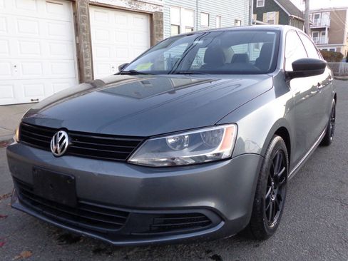 Used 2013 Volkswagen Jetta S image 28