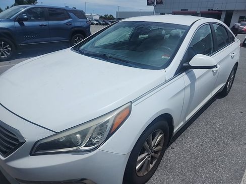 Used 2015 Hyundai Sonata SE w/ Option Group 09 FWD image 5