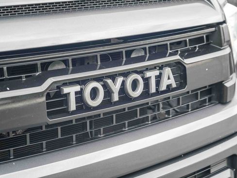 Used 2015 Toyota Tundra SR5 w/ SR5 Upgrade Package AWD/4WD image 3