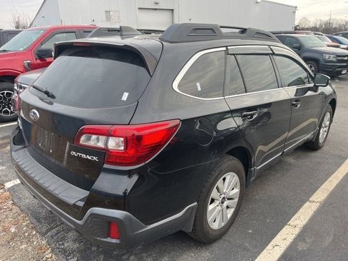 Used 2018 Subaru Outback 2.5i Premium image 4