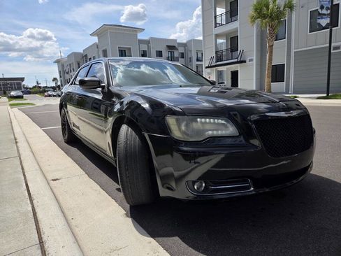 Used 2014 Chrysler 300 S RWD image 4
