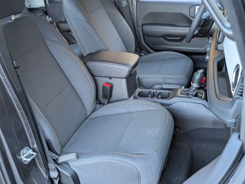 Used 2025 Jeep Wrangler Sahara image 20