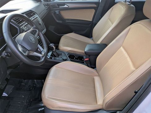 Used 2022 Volkswagen Tiguan SE image 11