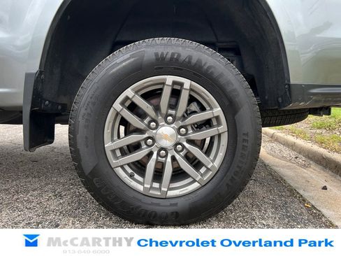 Used 2024 Chevrolet Colorado LT w/ LT Convenience Package AWD/4WD image 8