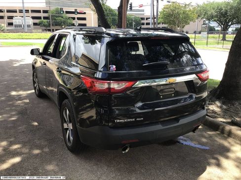 Used 2019 Chevrolet Traverse LT w/ LT Premium Package AWD/4WD image 4