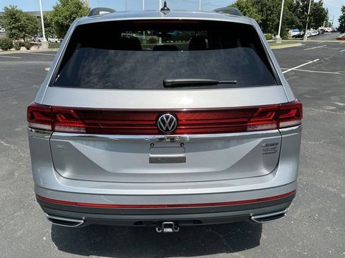 Used 2025 Volkswagen Atlas SE AWD/4WD image 5