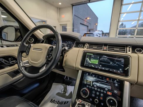 Used 2019 Land Rover Range Rover HSE image 19