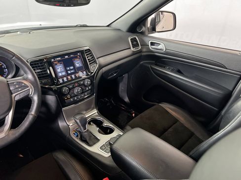 Used 2022 Jeep Grand Cherokee Laredo X image 23