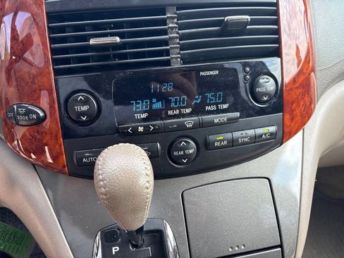 Used 2007 Toyota Sienna XLE FWD image 16